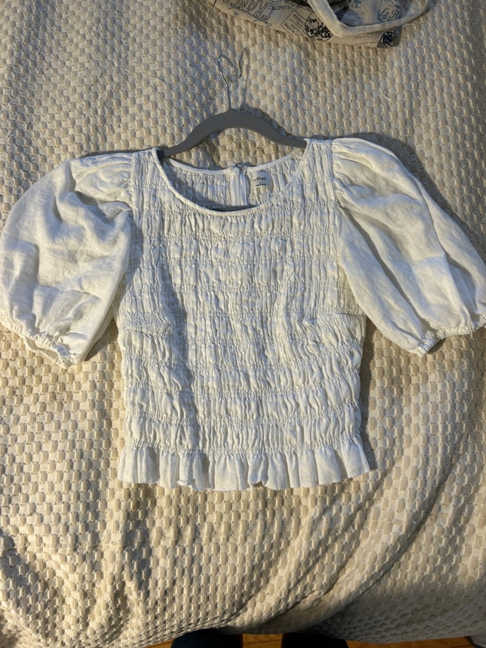 Aritzia  Wilfred White Smocked Puff-Sleeve Blouse 100% Linen